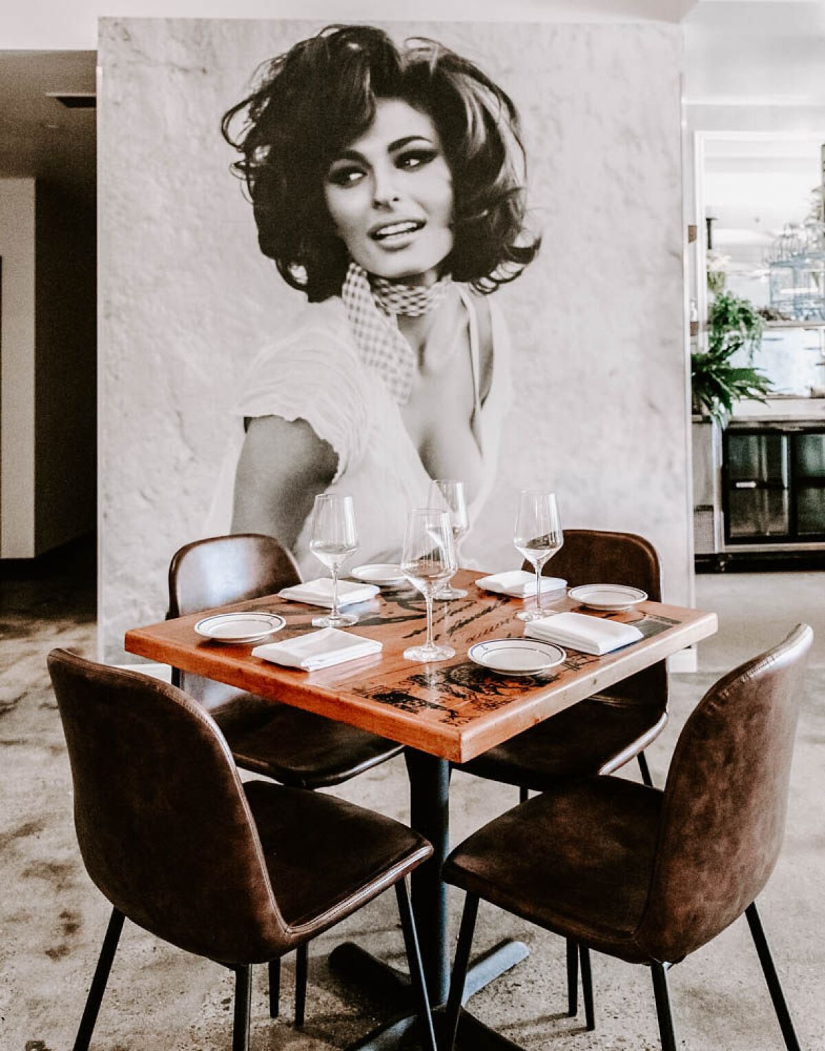 Siamo Napoli gives Naples' most famous native daughter, Sophia Loren, her due. 