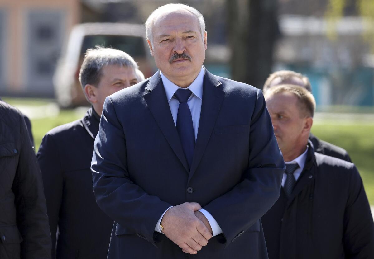 El presidente bielorruso Alexander Lukashenko en la ceremonia conmemorativa por el desastre de Chernobyl, en Bragin, Bielorrusia , el 26 de abril de 2021. (Sergei Sheleg/BelTA Pool Photo via AP, File)