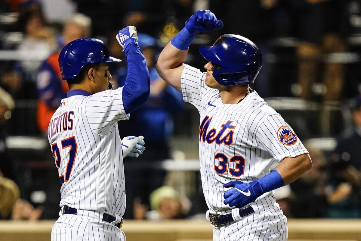 McNeil not in Mets' lineup, tops Freeman for batting crown