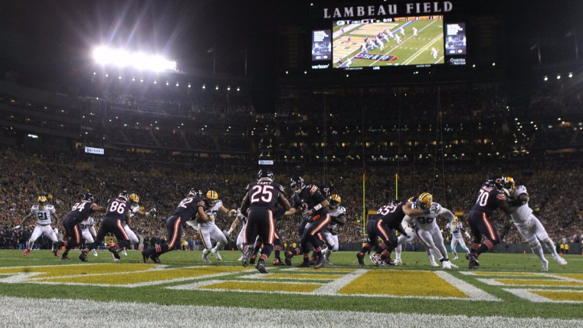 Ask Sam Farmer Why Spot The Ball On The Hash Marks Instead Of The Direct Middle Of The Field Los Angeles Times