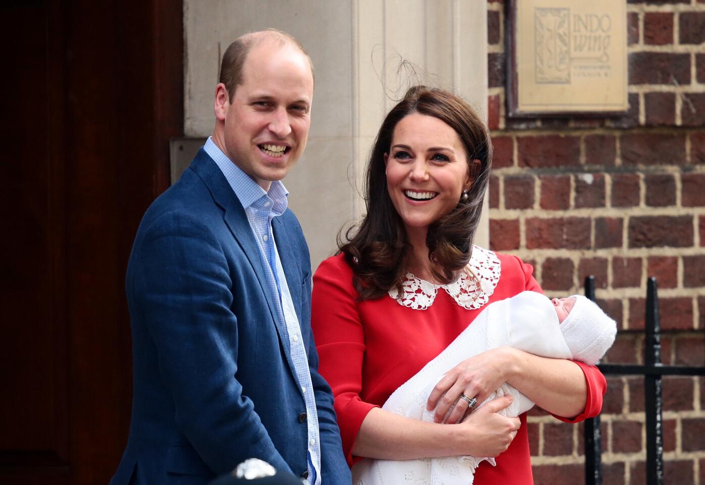 Prince William, Duke of Cambridge and Catherine, Duchess of Cambridge, pose for photographers with their newborn baby boy outside the Lindo Wing of St Mary's Hospital on April 23, 2018 in London, England.