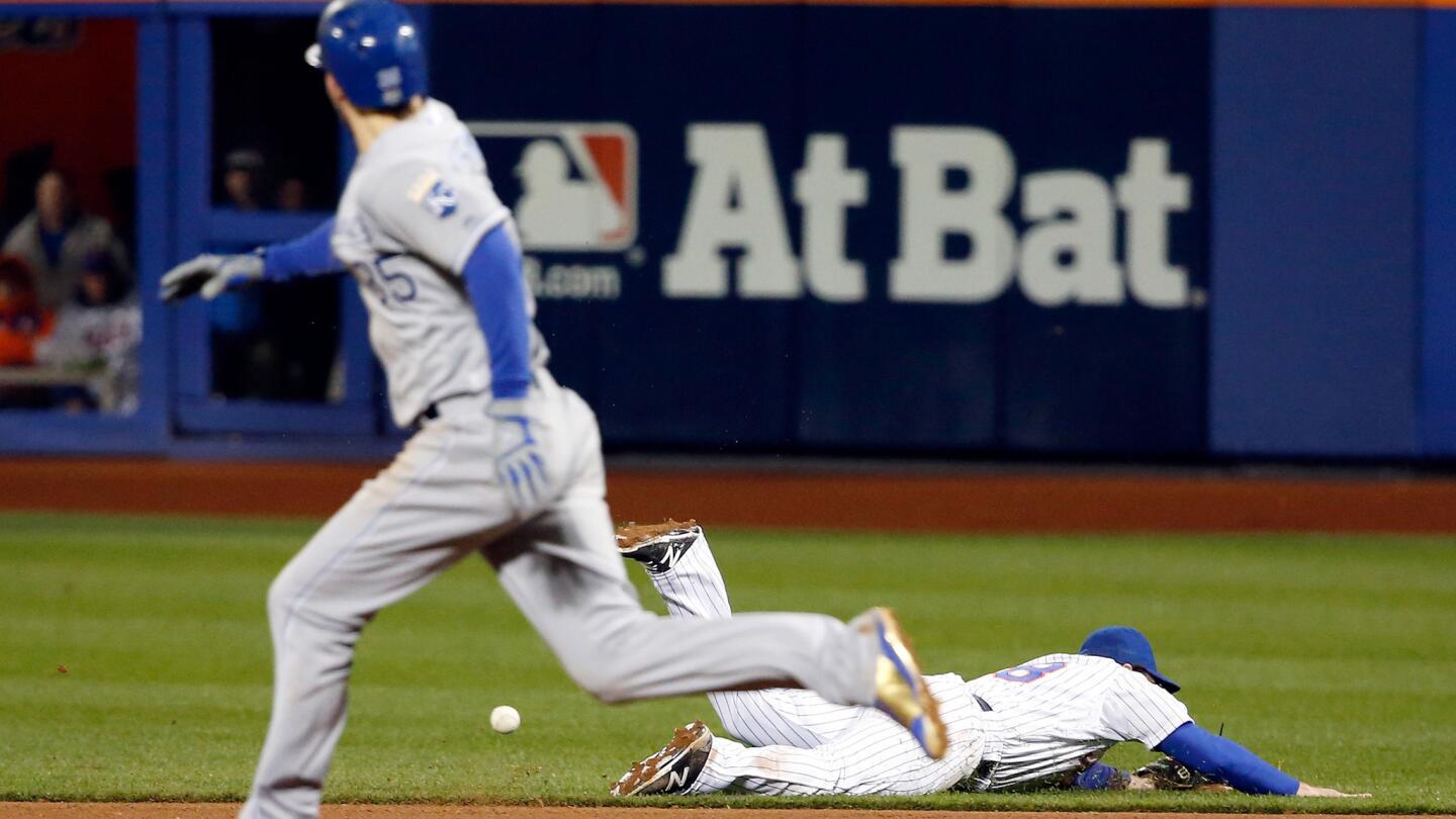 It's no masterpiece, but Royals beat Mets, 5-3, in Game 4 of World Series