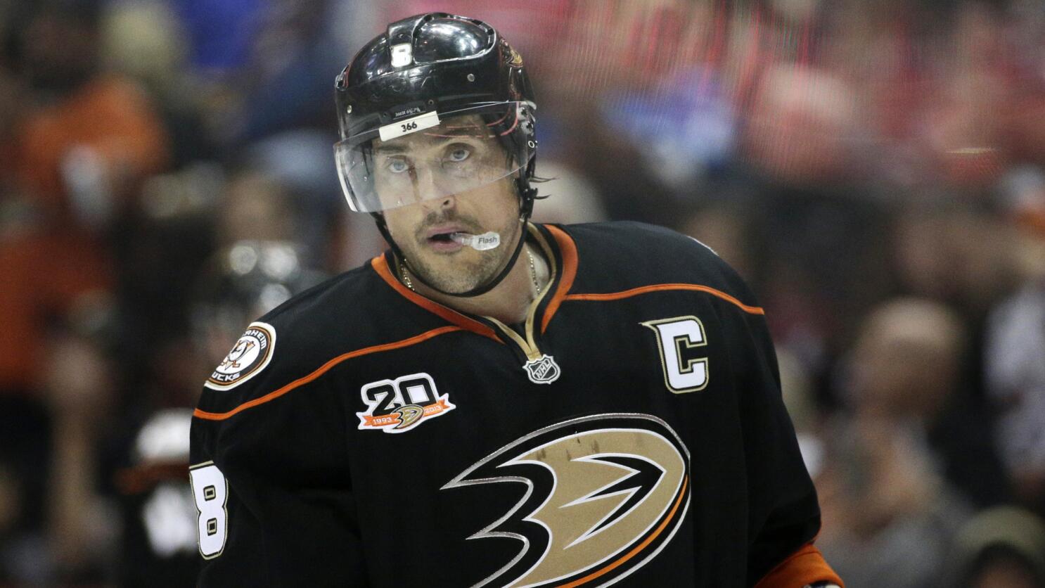 Anaheim Ducks retire Teemu Selanne's No. 8 jersey