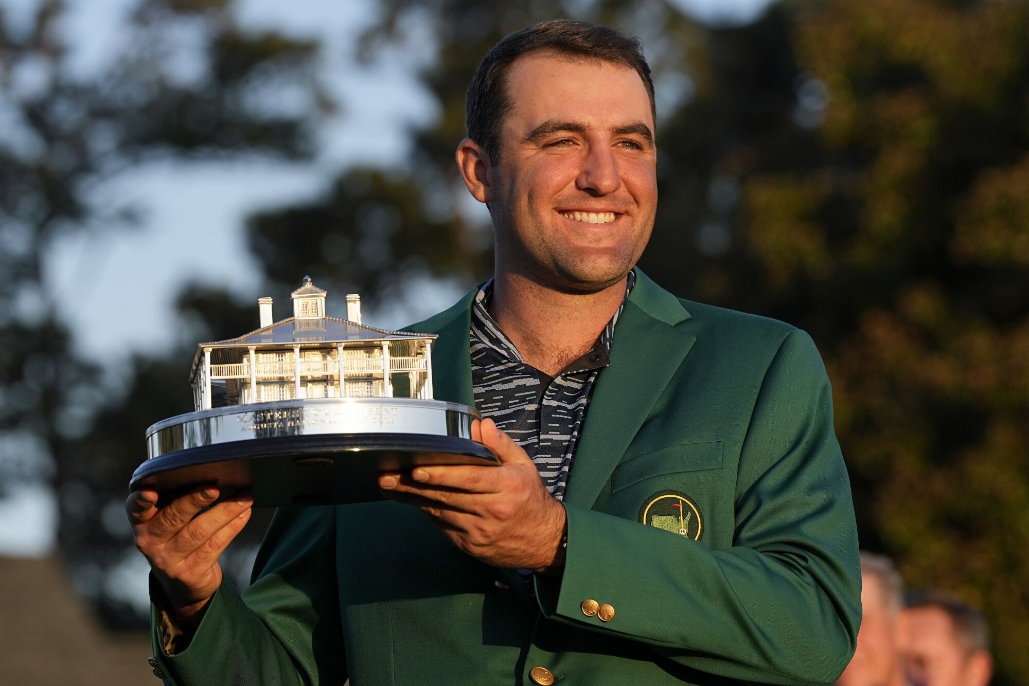 Scottie Scheffler holds the championship trophy after winning the 86th Masters.