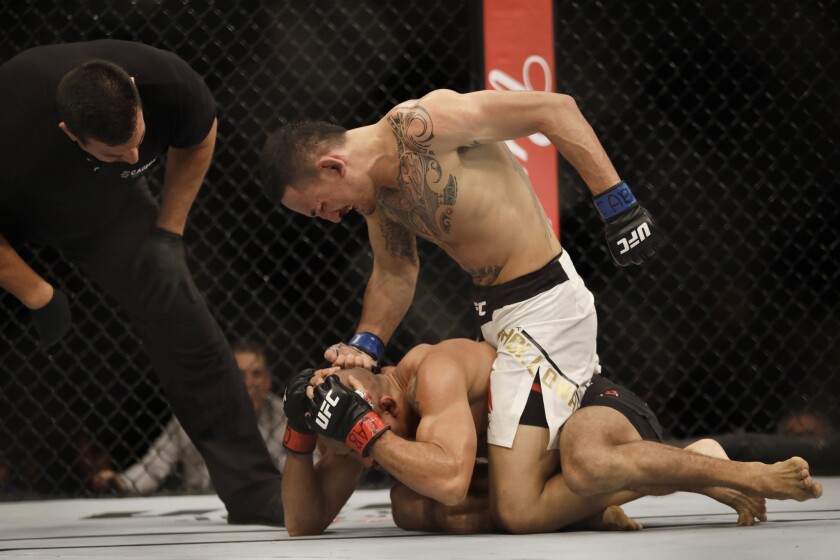 Dyrke motion blæk Overfrakke UFC 212: Max Holloway beats Jose Aldo with third-round TKO - Los Angeles  Times