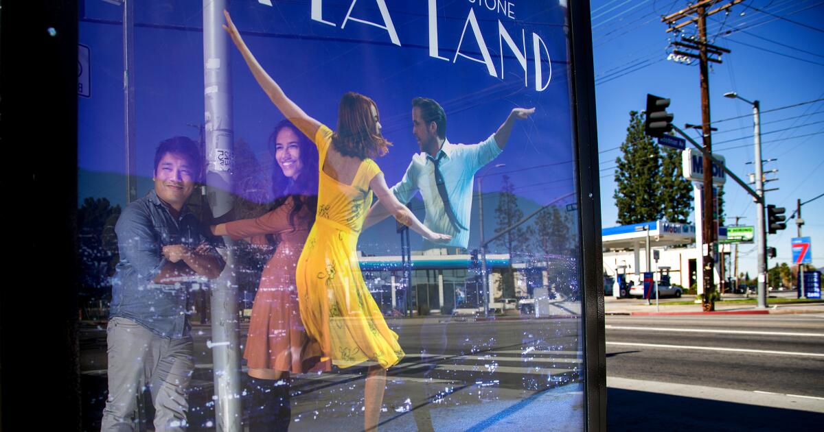 La main plate de Ryan Gosling prise dans la nouvelle affiche de “La La Land”