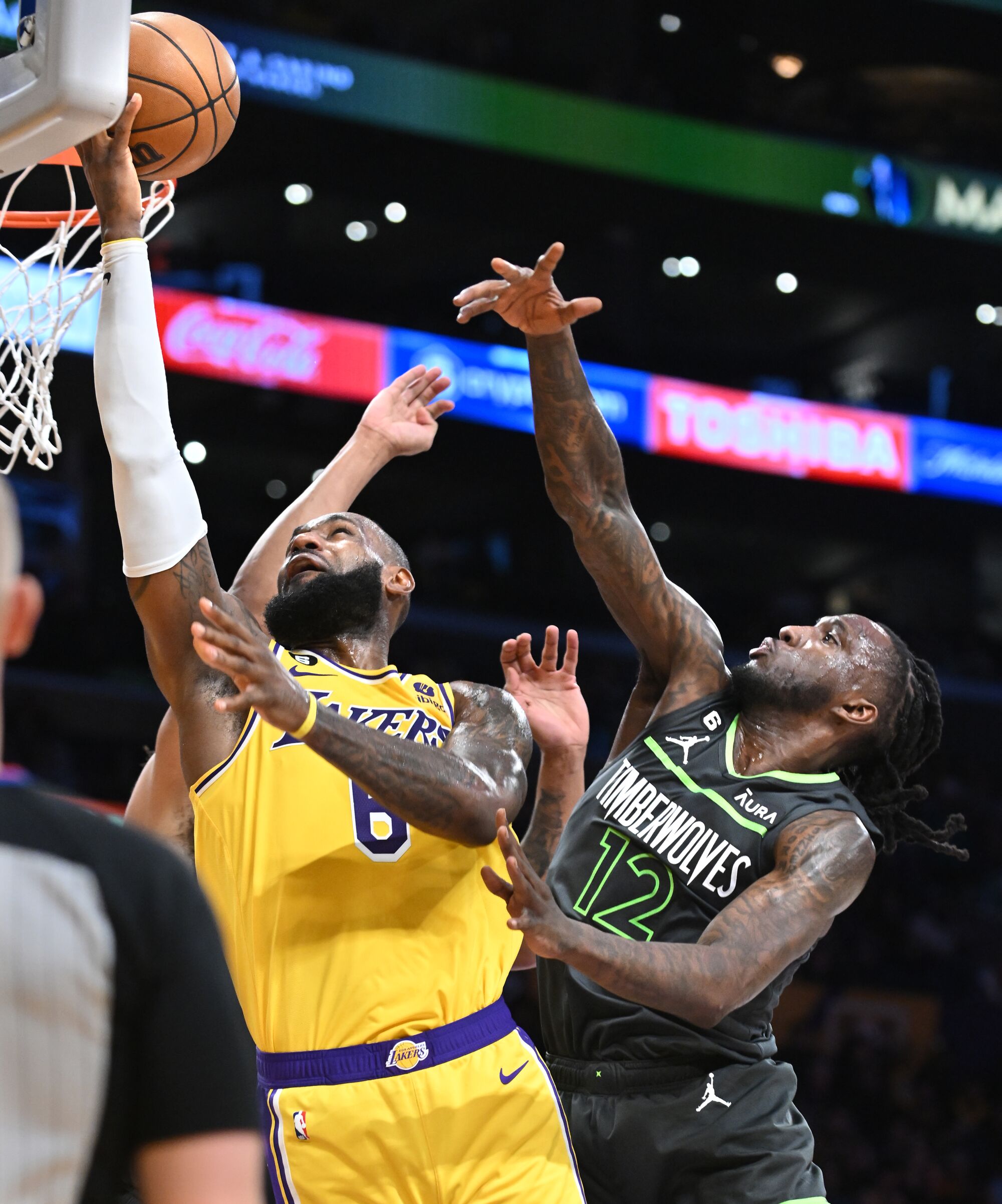 Lakers forward LeBron James scores on a layup against Timberwolves forward Taurean Prince.