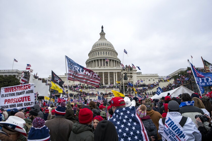 ARCHIVO- Insurrectos leales al presidente Donald Trump asaltan el Capitolio, Washington, 6 de enero de 2021. 