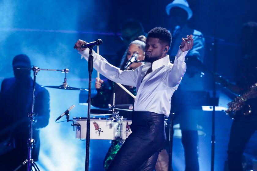 LOS ANGELES, CA - January 26, 2020: Usher performs at the 62nd GRAMMY Awards at STAPLES Center in Los Angeles, CA. (Robert Gauthier / Los Angeles Times)