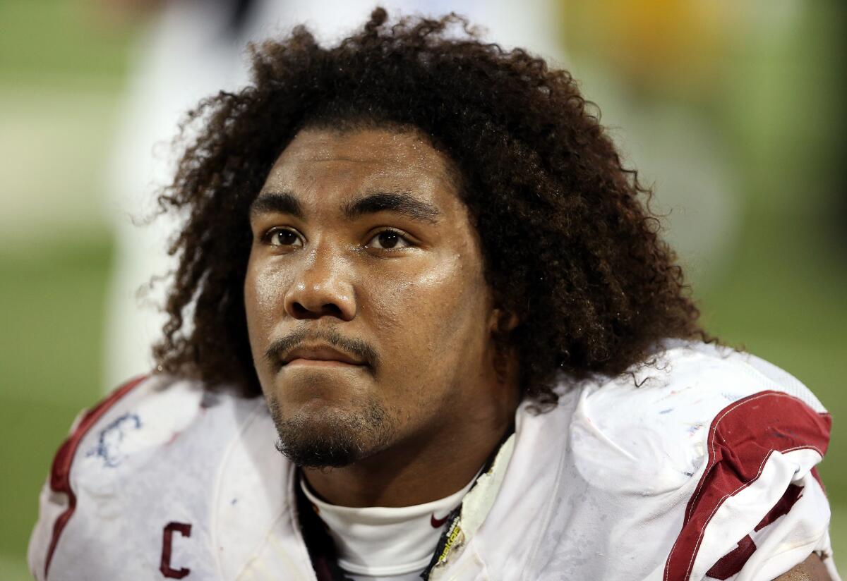 Defensive end Leonard Williams aggravated a lingering shoulder issue Saturday during the Trojans' victory over Arizona.