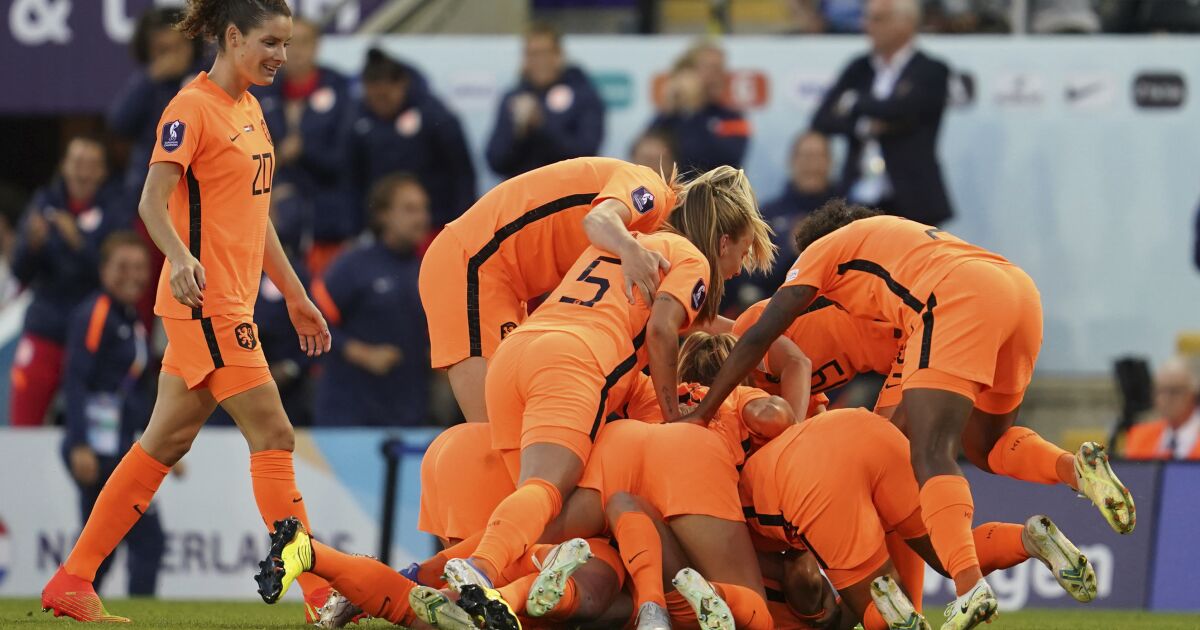 Holanda vence Portugal e conquista 1ª Euro