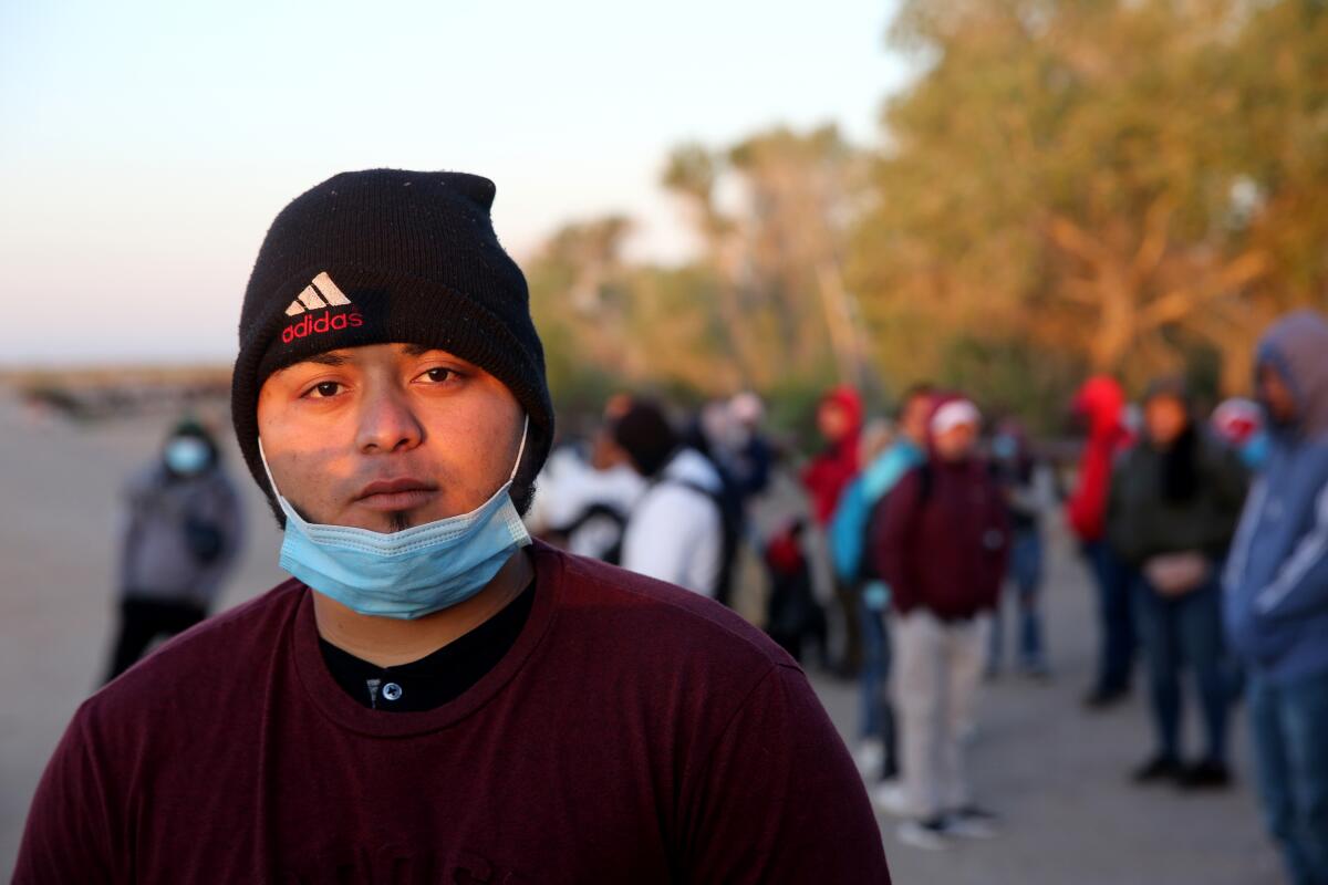 Luis Orellana, nicaragüense de 23 años, tardó cerca de un mes en llegar al muro fronterizo