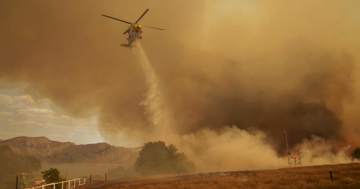 Felicia burns 300 hectares, drawing boaters to Lake Piru Felicia burns 300 hectares, drawing boaters to Lake Piru
