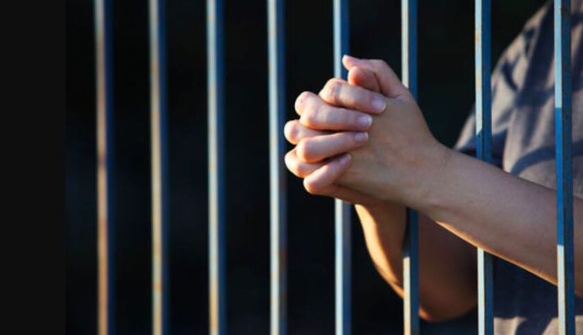 EEUU: Mujer que tosió en la cara de otra irá a prisión