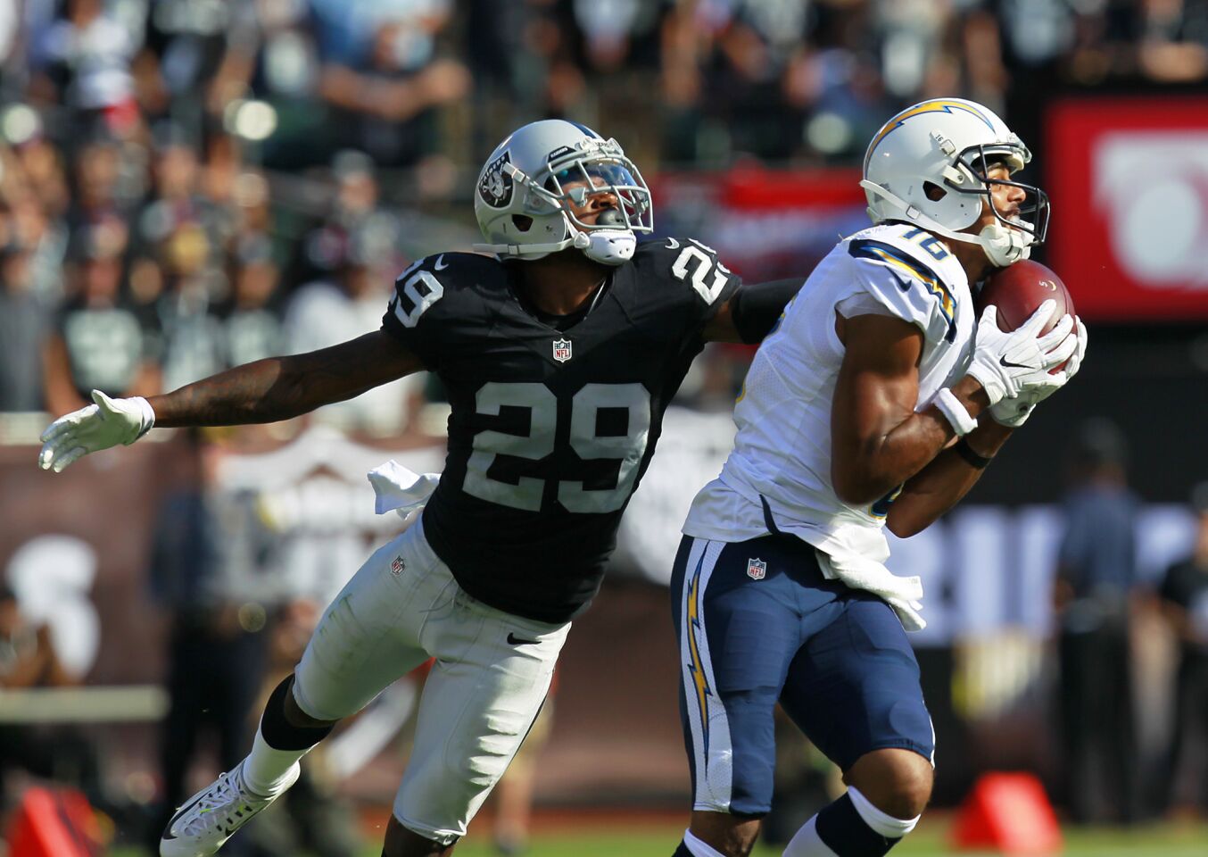 San Diego Chargers Tyrell Williams makes a catch in front of Raiders David Amerson in the 3rd quarter in Oakland on Oct. 9, 2016. (Photo by K.C. Alfred/The San Diego Union-Tribune)