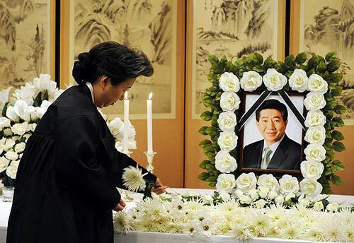 South Koreans mourn death of Roh Moo-hyun
