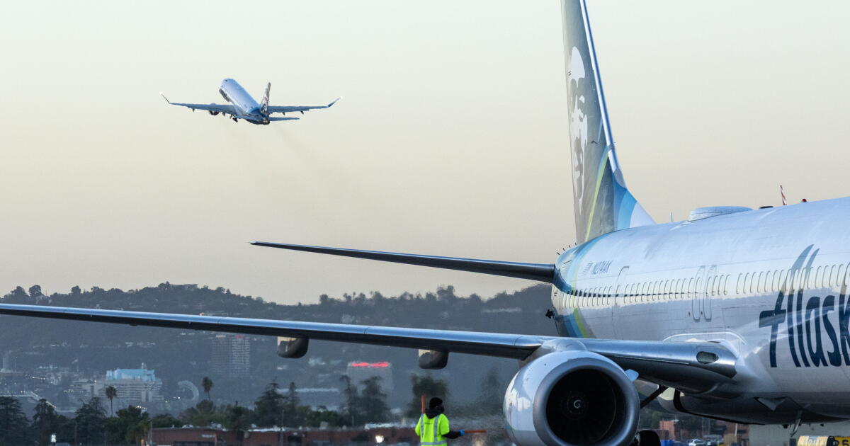 Burbank Airport's New $1.3-billion Terminal Opens — Bigger And Sleeker Than Ever - Beritaja Burbank Airport's New $1.3-billion Terminal Opens — Bigger And Sleeker Than Ever - Beritaja