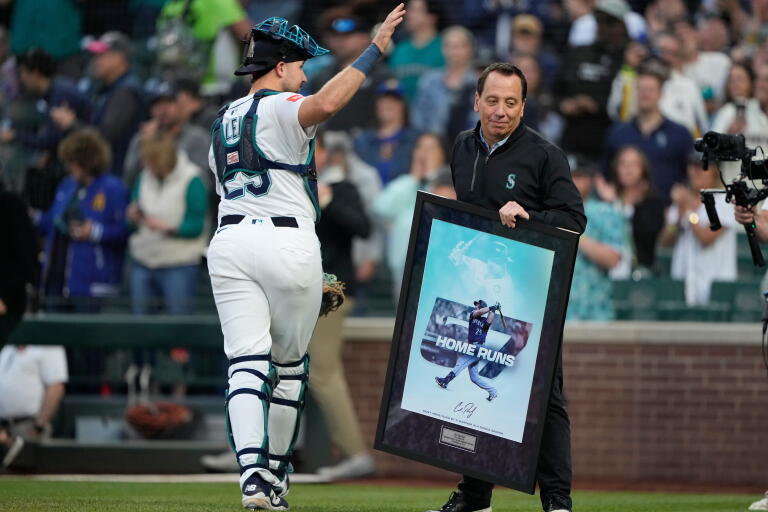 Cal Raleigh With Fans All about Cal Raleigh's 60th home run — and a fan's act of kindness ...