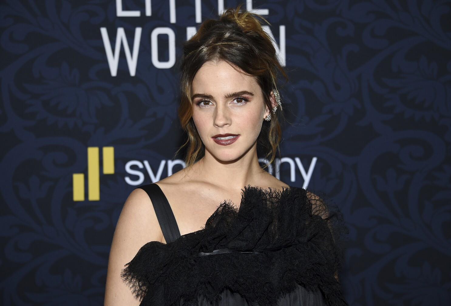 Emma Watson Criticized For Blackouttuesday Instagram Posts Los Angeles Times