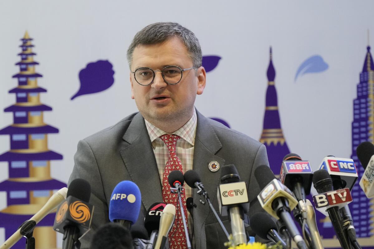 El ministro de Exteriores de Ucrania, Dmytro Kuleba, ofrece una conferencia de prensa 