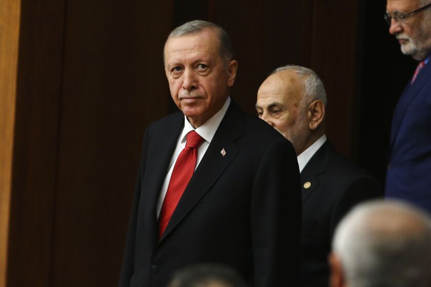 El presidente turco, Recep Tayyip Erdogan, asiste a una sesión parlamentaria en Ankara, Turquía, el viernes 2 de junio de 2023. (Foto AP/Ali Unal)