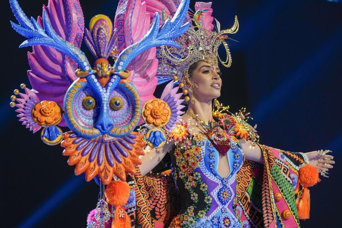 Miss México Melissa Flores participa en la competencia de traje nacional en Miss Universo