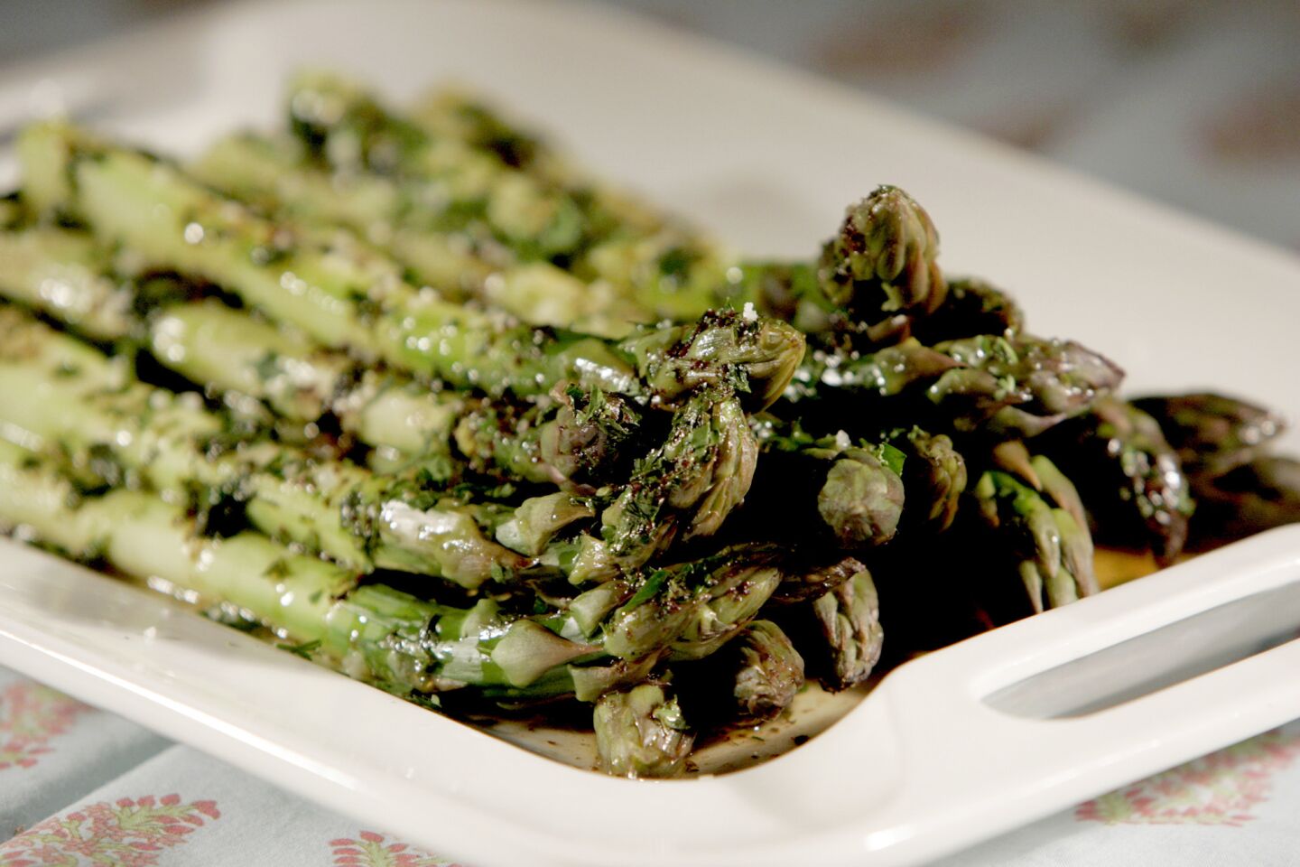Steamed asparagus with brown butter sauce