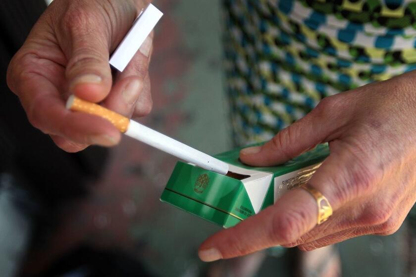 Esta semana, la FDA abrió un nuevo frente en la guerra del tabaco con una propuesta para prohibir el uso del mentol por completo en todos los productos que se queman o fuman. Eso incluye cigarrillos, cigarros y tabaco de pipa. Esto plantea muchas preguntas.
