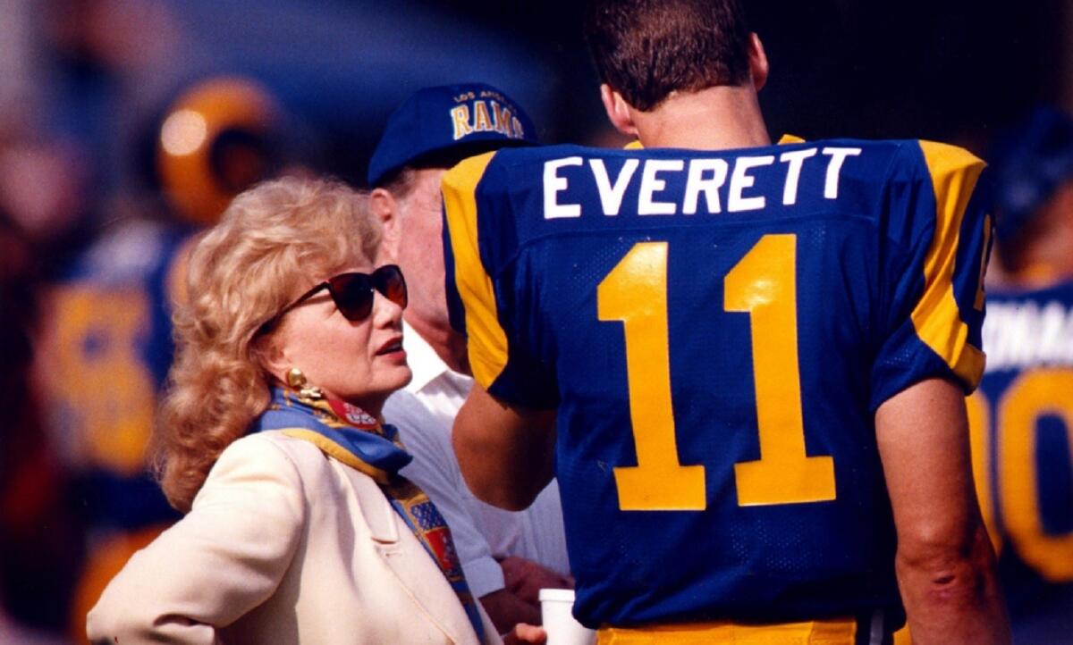 Rams owner Georgia Frontiere talks with quarterback Jim Everett at Anaheim Stadium in a game against the Chiefs on Nov. 10, 2001. Frontiere was booed as she came onto the field.
