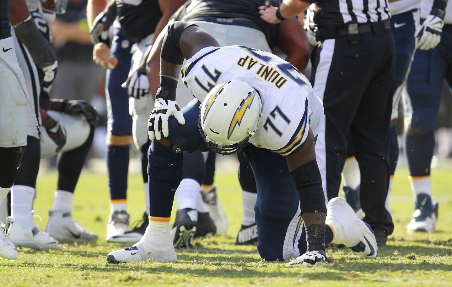 San Diego Chargers King Dunlap was slow to get up in the 4th quarter against the Raiders in Oakland on Oct. 9, 2016. (Photo by K.C. Alfred/The San Diego Union-Tribune)
