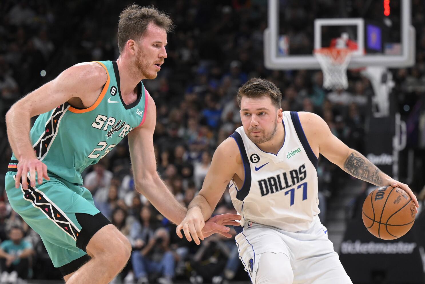 Doncic scores 51 points, Mavs beat Spurs for 6th straight - The