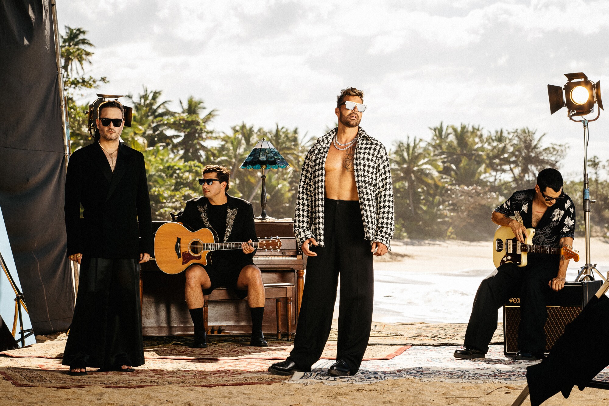 Ricky Martin y los integrantes de Reik se colocaron bajo la batuta de la directora y fotógrafa