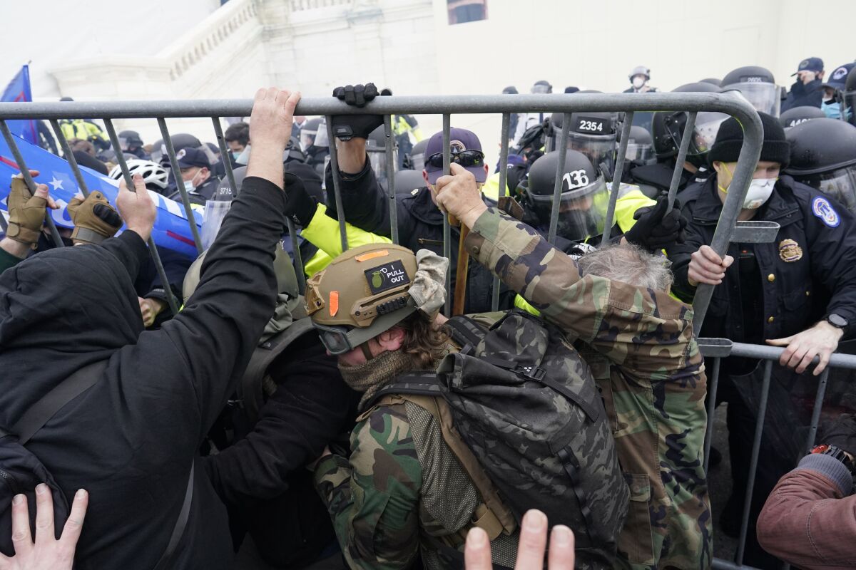 Police try to hold back mob that attempted to storm the Capitol 