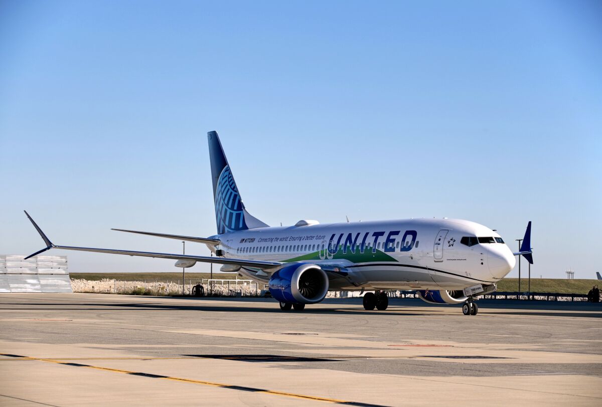 This United Airlines 737 Max 8 became the first commercial airliner to use biofuel as the sole fuel for one of its engines.