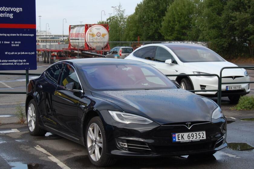 (FILES) A file picture taken on July 31, 2018 shows a Model S (L) and Model X (R) electric cars of US car maker Tesla parked on a parking in Oslo, Norway. - Electric vehicles took a new step forward in March in Norway by capturing for the first time more than 50% of the market share of new vehicles, according to figures from the Road Traffic Information Council (OFV) published on April 1, 2019. (Photo by Pierre-Henry DESHAYES / AFP)PIERRE-HENRY DESHAYES/AFP/Getty Images ** OUTS - ELSENT, FPG, CM - OUTS * NM, PH, VA if sourced by CT, LA or MoD **