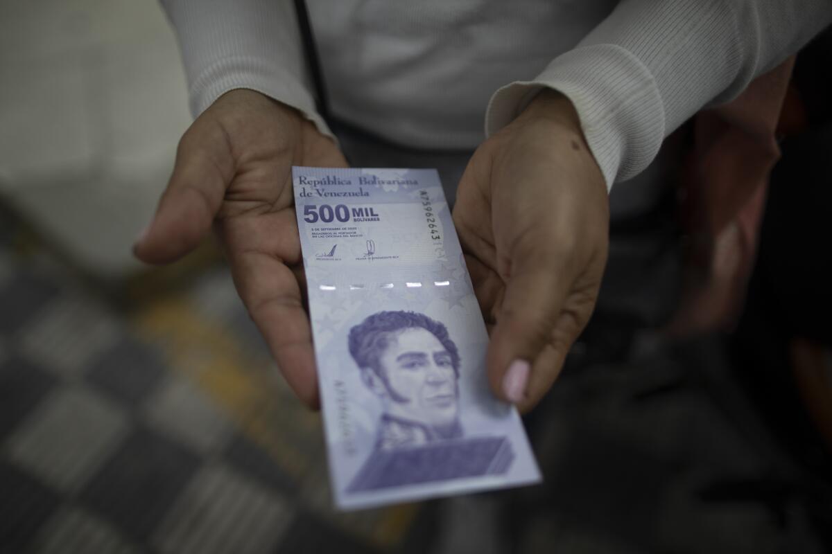 ARCHIVO -  nuevo billete de 500.000 bolívares