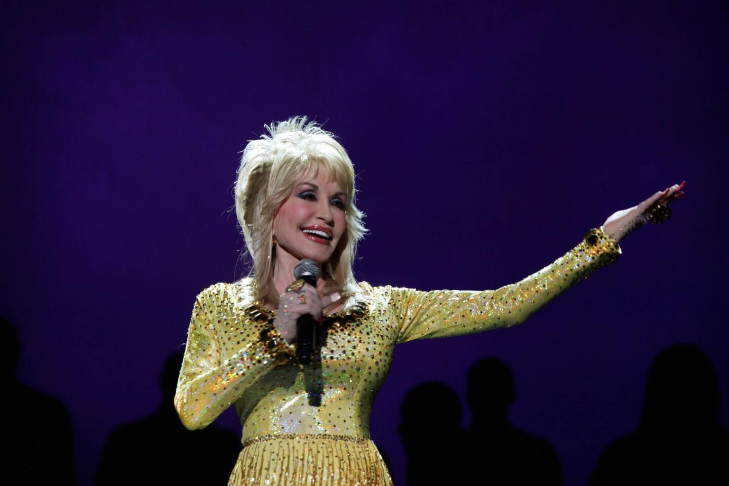 Dolly Parton's fender bender leaves star bruised but not broken
