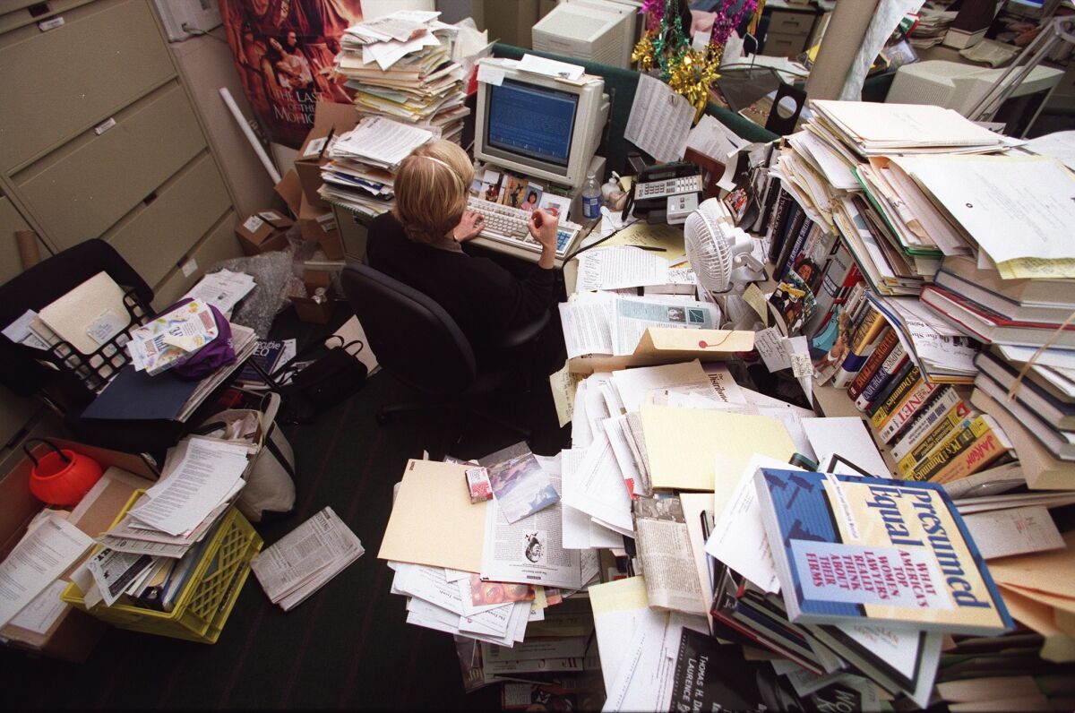 Reporter Martha Groves at her desk in the Los Angeles Times newsroom in 1997.