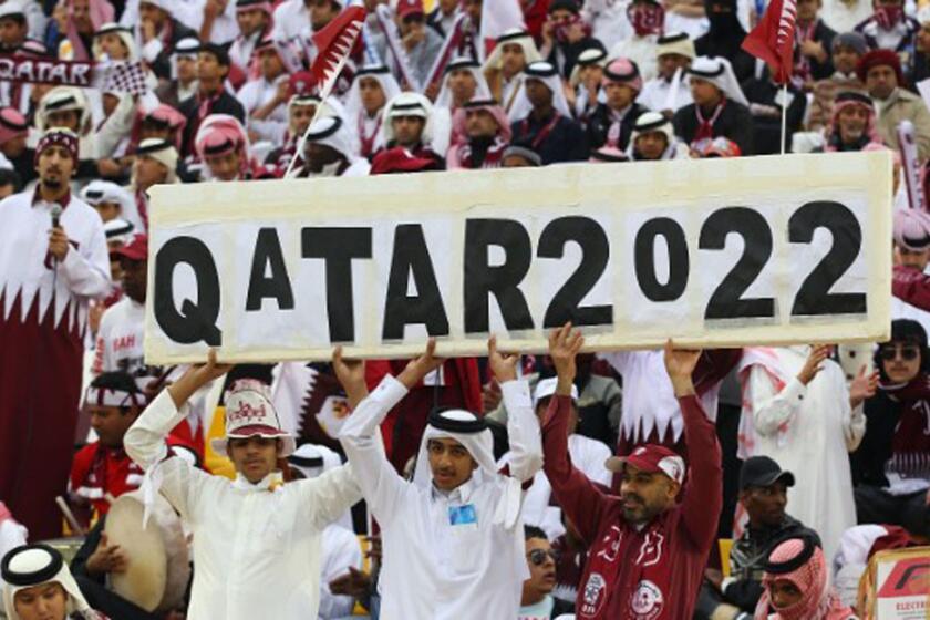 Fan de Qatar celebran la asignación de la Copa del Mundo 2022.