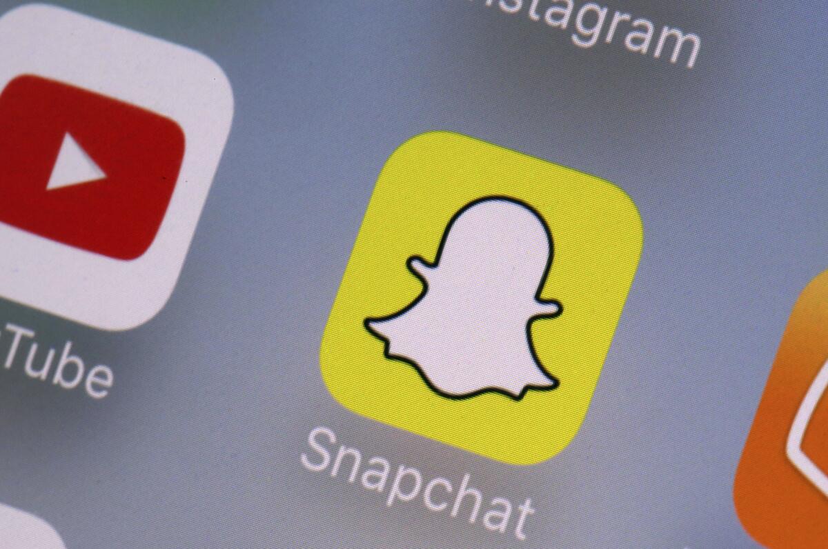 The screen icons of Snapchat, Instagram and YouTube 