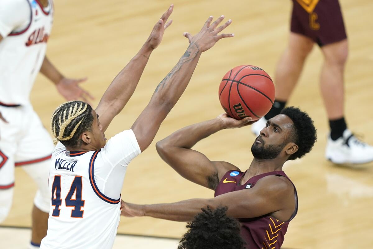 Loyola of Chicago's Keith Clemons shoots against Illinois' Adam Miller.