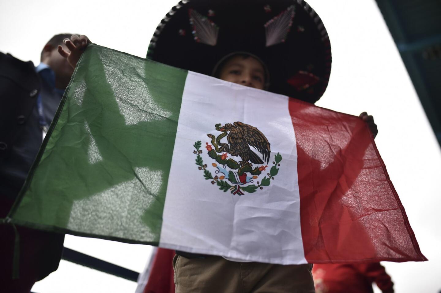 Una oleada de aficionados mexicanos han tomado las calles de Moscú para el Mundial.