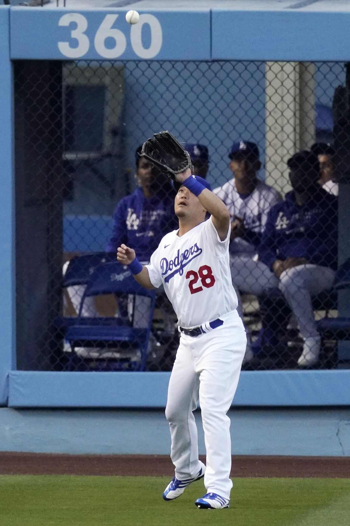 Dodgers left fielder Yoshi Tsutsugo makes a catch.