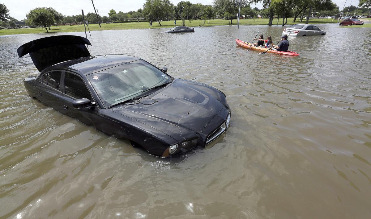 En esta foto del 26 de mayo del 2015 se ve una escena de inundación en Houston. Mayo del 2015 fue el mes más húmedo de que se tiene registro para Estados Unidos continental, según los meteorólogos federales.