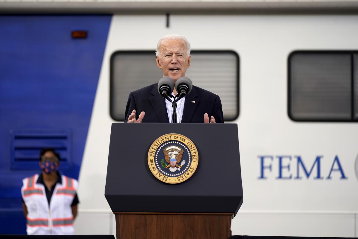 El presidente Joe Biden habla durante un evento en el estadio NRG, en Houston.