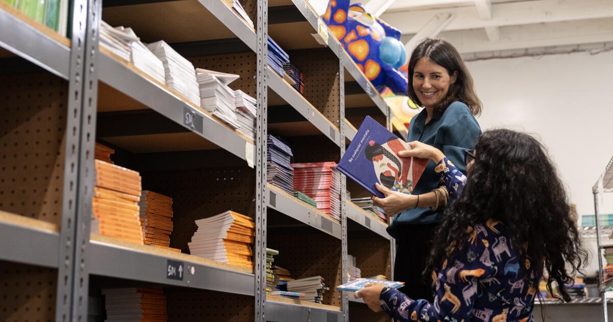 L.A.’s solely Spanish-language youngsters’ bookstore will quickly get más grande