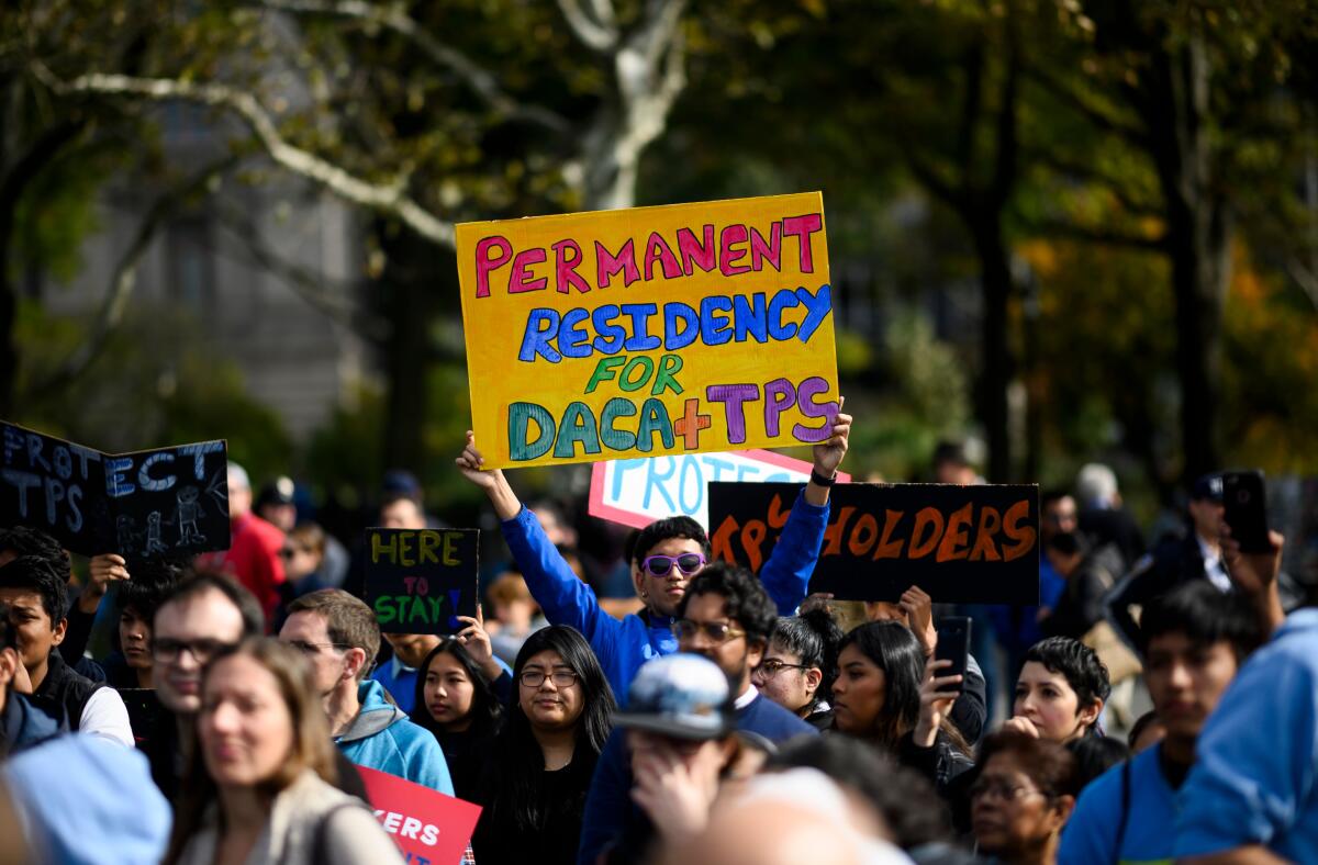 El 26 de octubre de 2019, numerosas personas participaron en la marcha "El hogar está aquí" a favor de los beneficiarios de los programas migratorios Daca y TPS en la ciudad de Nueva York.