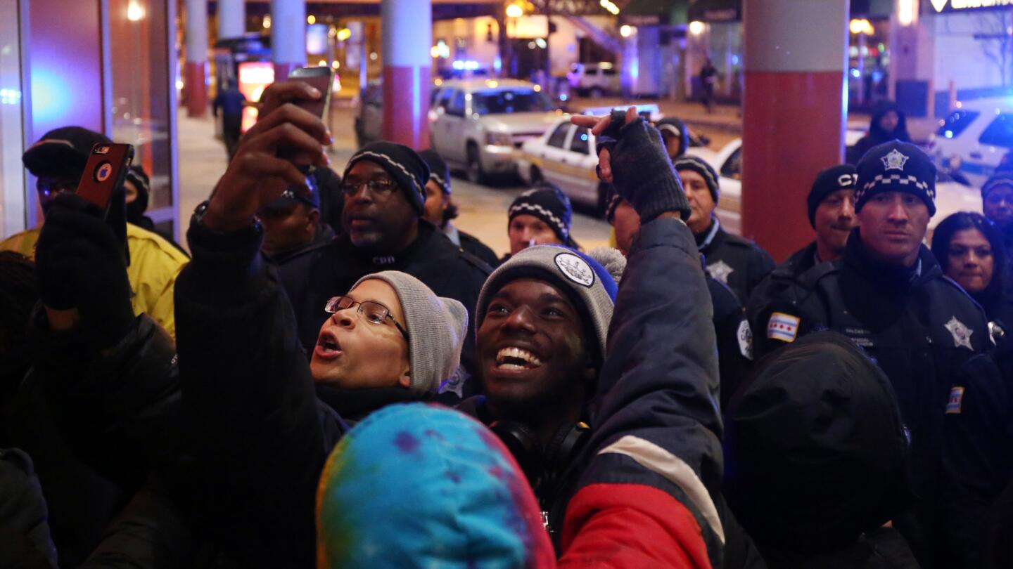 chi-ferguson-protest-in-the-loop-20141124-031