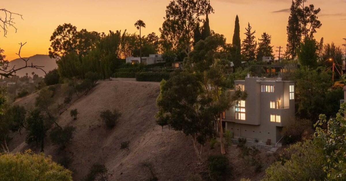 Danny DeVito and Rhea Perlman want $1.55 million for Mt ...