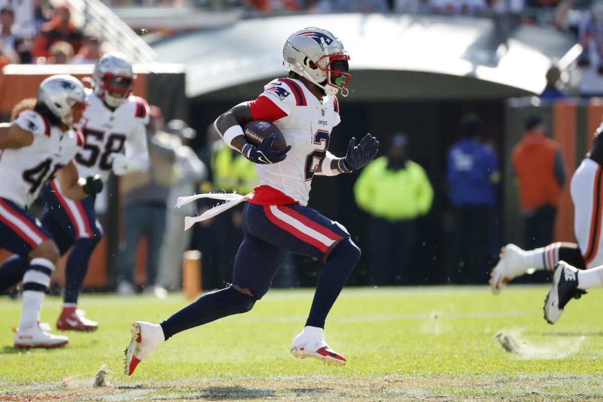 New England Patriots cornerback Jalen Mills runs the ball against the Cleveland Browns.